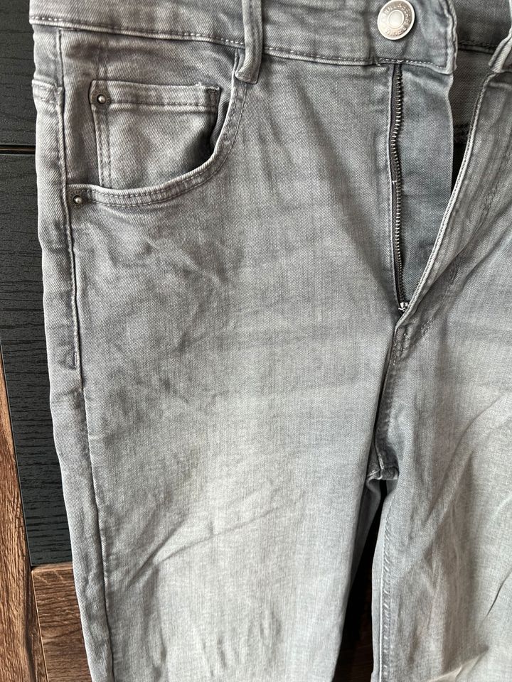 Graue Jeans High waist Pull&Bear Gr 40 Stretch in Dorsten