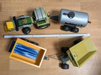 Traktor Bulldog+7 Spielzeug Set DDR Ostalgie Brandenburg - Potsdam Vorschau