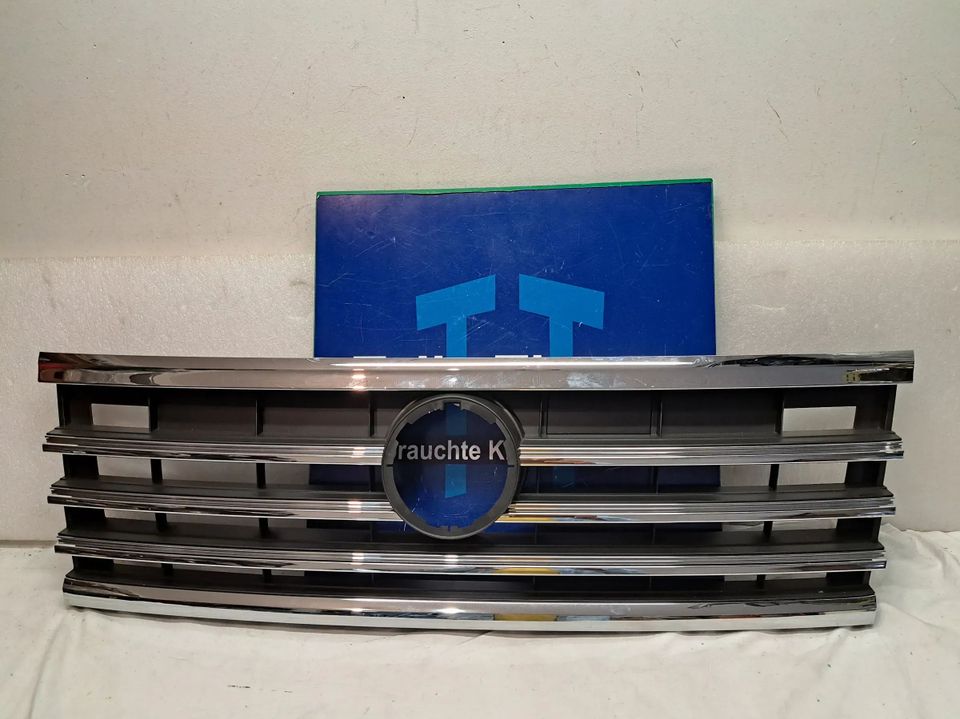 VW Touareg III CR7 2018- Kühlergrill Frontgrill CHROM 76085369 in Hiltrup