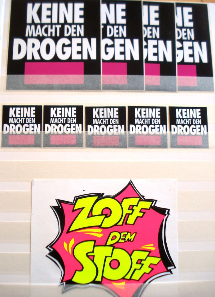 KEINE MACHT DEN DROGEN 80-er Jahre Größe 10 x 9 cm in Bad Schwalbach