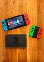 Nintendo Switch mit 4 Controllern + 2 Spiele + Tasche & Zubehör Nordrhein-Westfalen - Iserlohn Vorschau