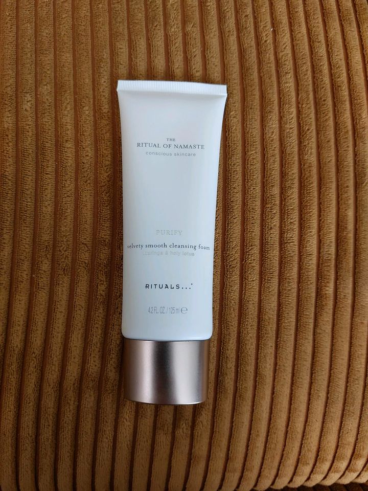 Rituals Ritual of Namaste purify velvety smooth cleansing foam in Strullendorf