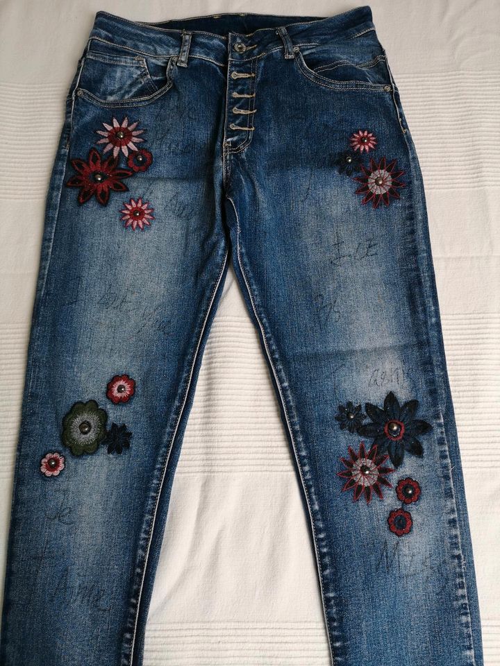 Blumen Jeans Hippie 36-38 Italy in Korschenbroich