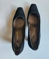 Peter Kaiser Halbschuhe Pumps Wildleder schwarz  Gr. 8 Stuttgart - Möhringen Vorschau