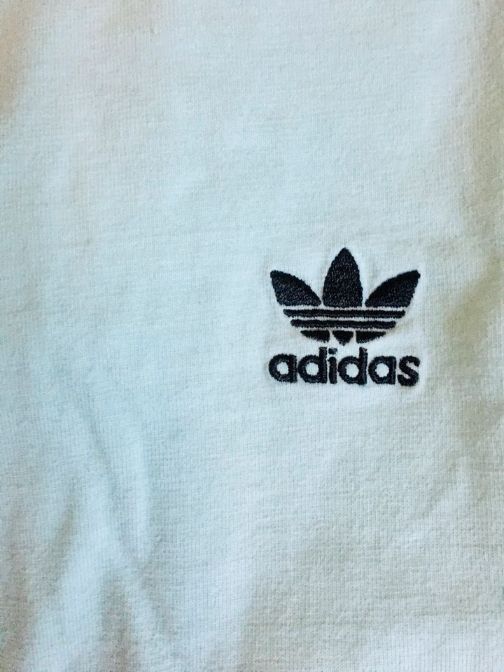 Adidas T Shirt in Freiburg im Breisgau