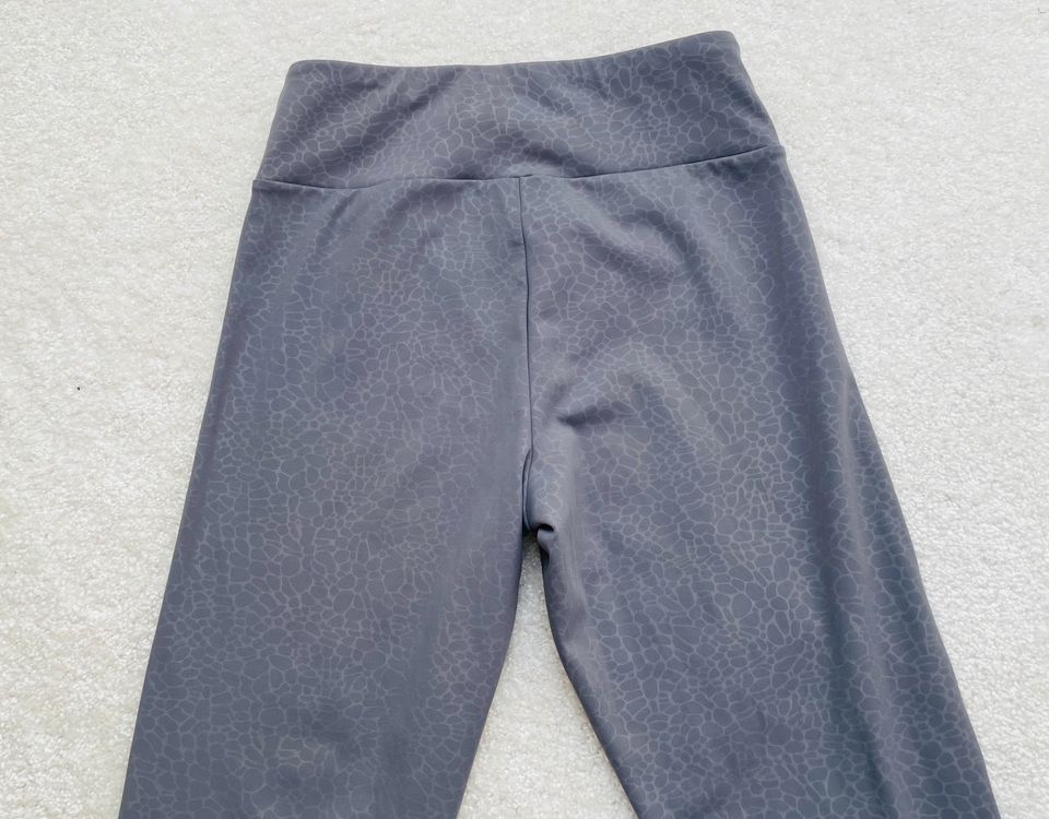 Schöne Sportleggings Zara Gr. 152 (11-12) grau in Bad Bramstedt