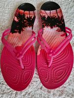 Crocs Badeschlappen Zehentrenner pink W9/40 Nordrhein-Westfalen - Emmerich am Rhein Vorschau