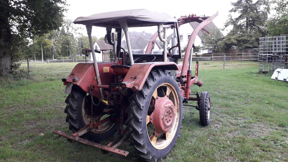 Traktor McCormick 326 mit Frontlader in Stöckse