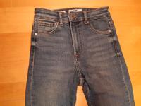 Bershka Jeans Gr. XS 34 Skinny High Waist ripped dunkelblau Leipzig - Connewitz Vorschau