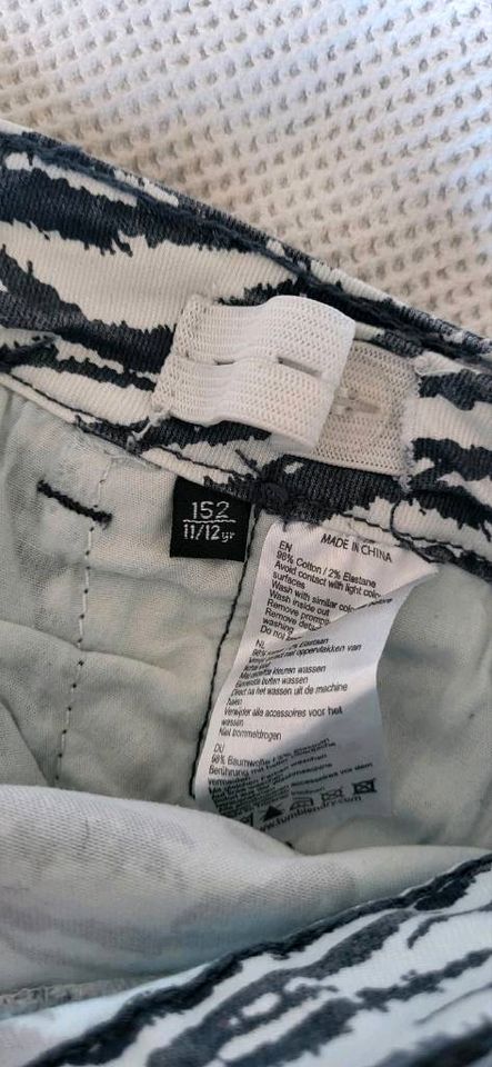 Pullover Jacken Jeans Hilfiger, Pepe u.a.  Größe 158 bis 176 in Lörrach