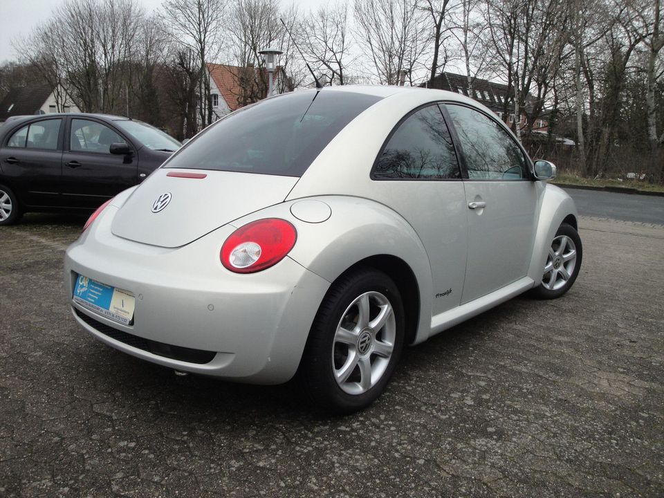 Volkswagen New Beetle Lim. 1.4 Freestyle*Klimaanalge*PDC* in Burgdorf