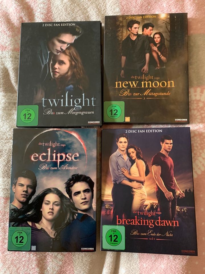 DVD Twilight Saga 1-4 mit vielen Extras in Roßtal