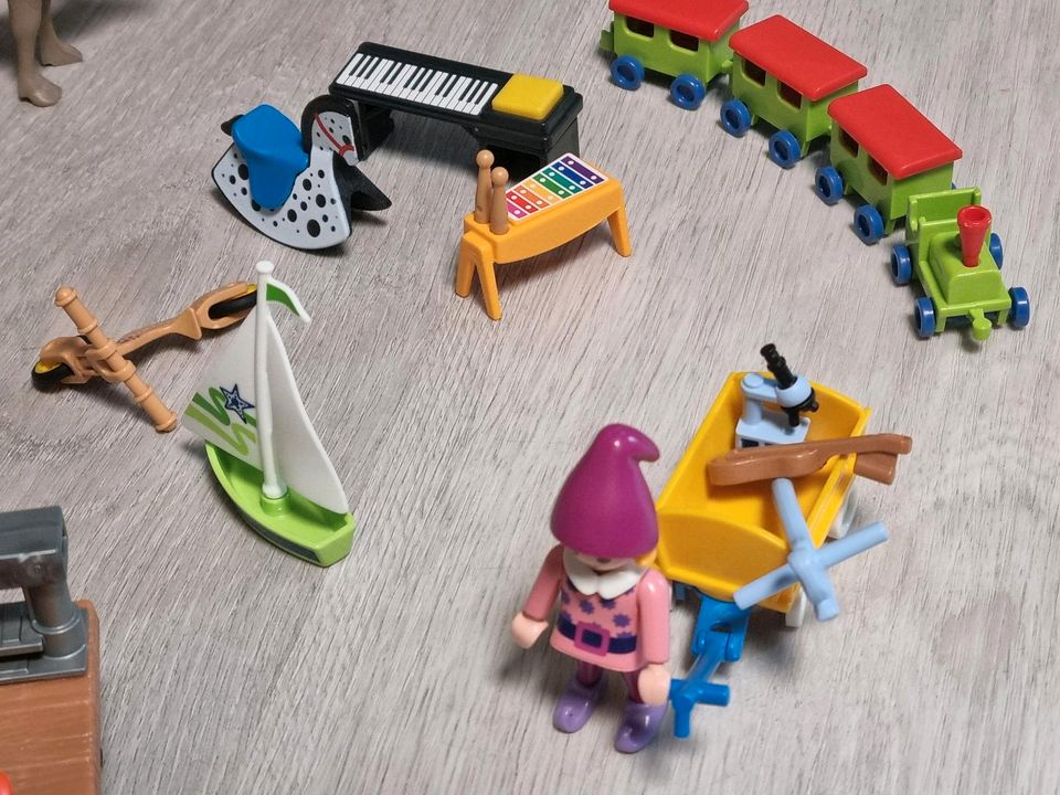 Playmobil Weihnachtsmann Wichtel Werkstatt Renntier in Rehfelde