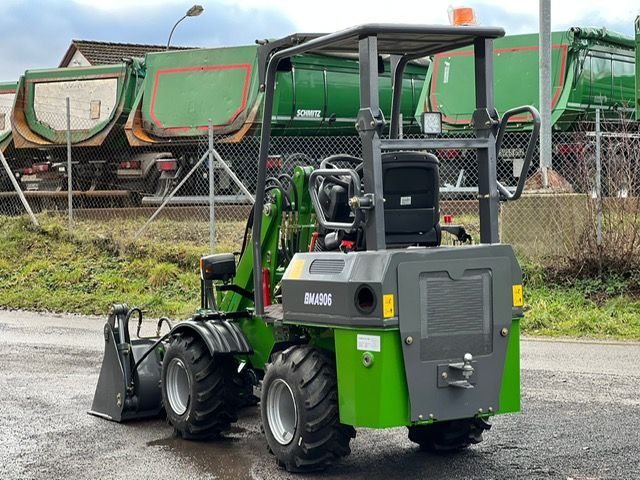 BMA 906 Perkins Kompaktlader Radlader Frontlader Klappschaufel in Teterow