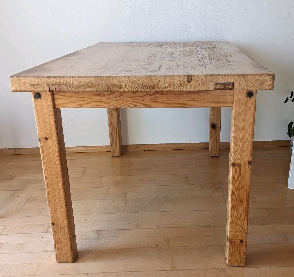 Schöner Holztisch - als Wohnzimmertisch, Küchentisch, Esstisch in Rödermark
