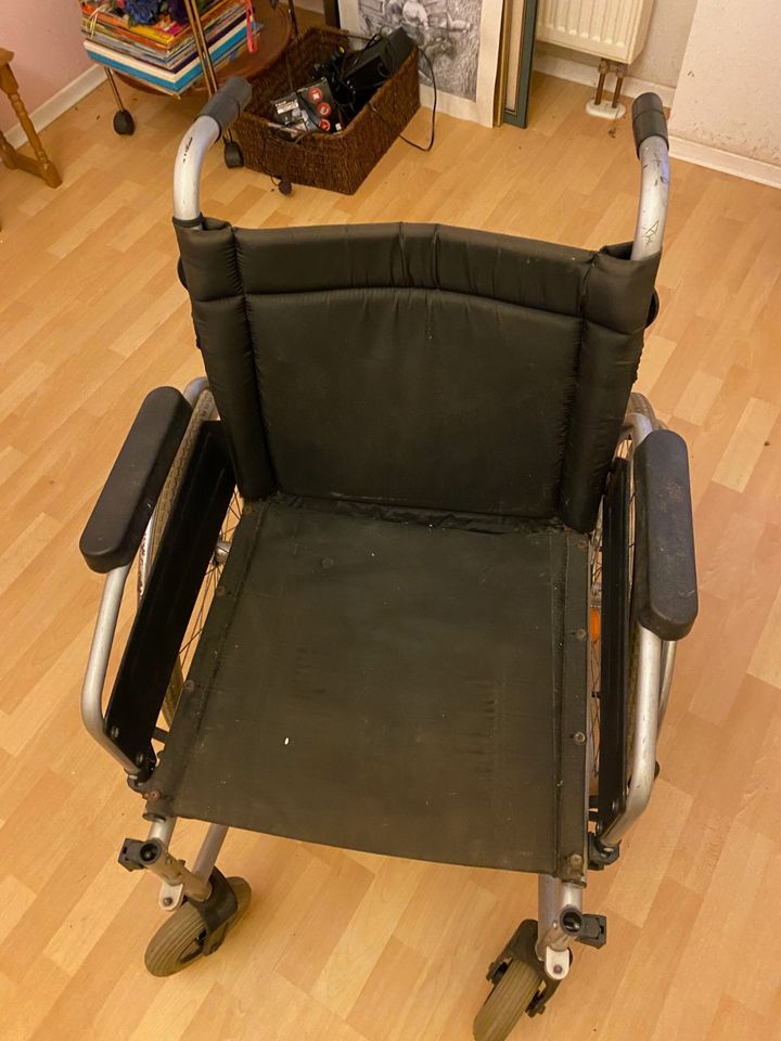 Rollstuhl wie auf dem Bild in Cham