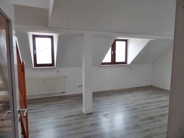 Schöne helle 4-Raum-Dachgeschoss-Maisonette zu vermieten in Reichenbach (Vogtland)