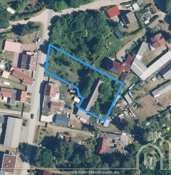 Großzügiges Baugrundstück mit HolzScheune in ruhiger Randlage von