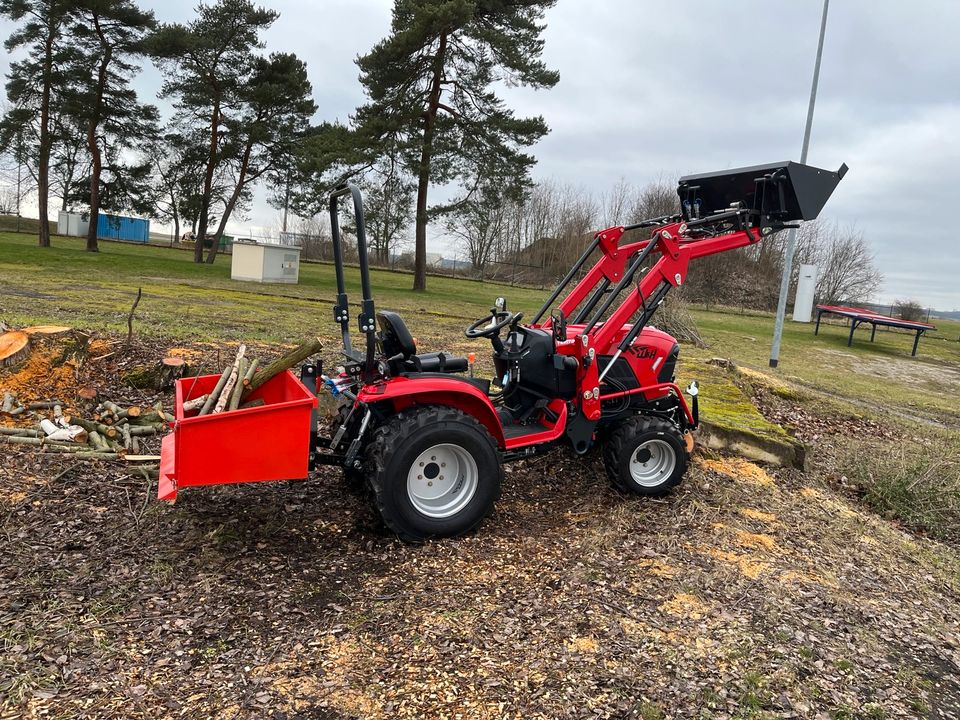 Traktor W&H Farmpower 125 in Nobitz