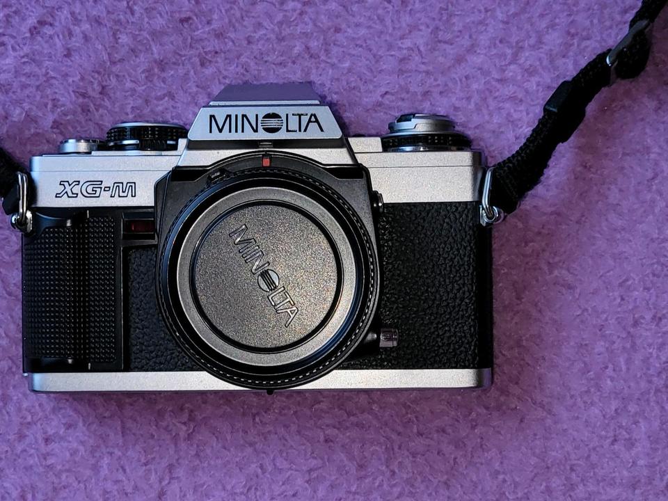 Spiegelreflexkamera Minolta XG-M incl. Zubehör und Fototasche in Kirchdorf a. Inn