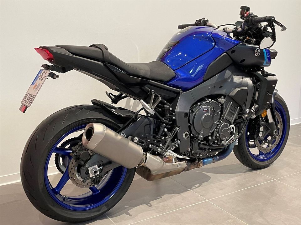 Yamaha MT-10 kurzes Heck / Lenkerspiegel in Neunkirchen Siegerland