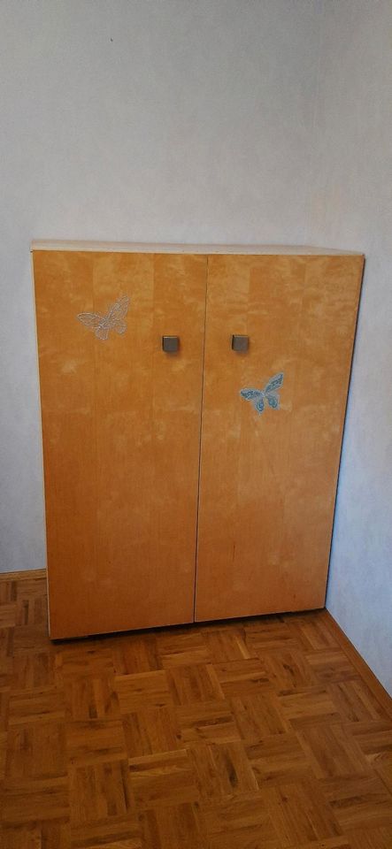 Kommode, Schrank mit 7 Schubladen Retro guter Zustand in Jesberg