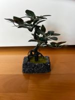 Kleine Bonsai Pflanze (aus Plastik) Hessen - Niederdorfelden Vorschau