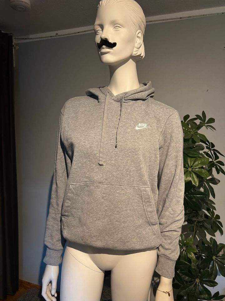 Nike Pulli in Regensburg