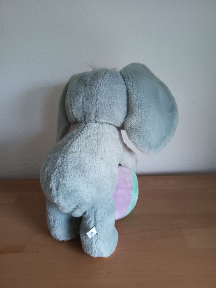 Plüschtier-Elefant mit Bewegung und Soundeffekt in Rimbach