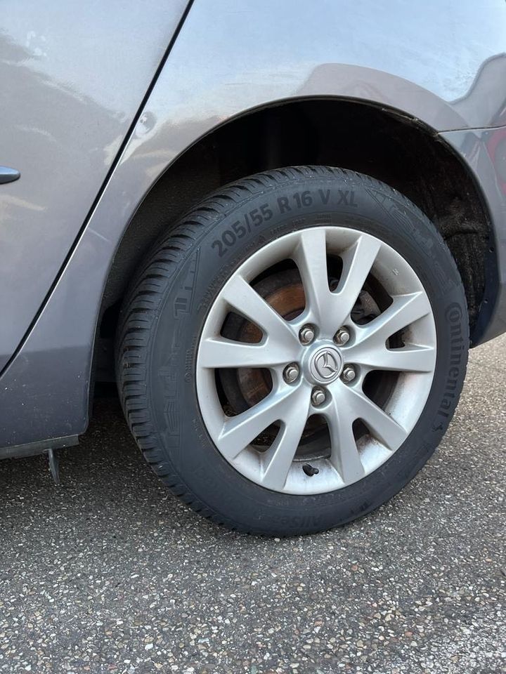 Mazda Continental Allwetterreifen 205/55 R16 V XL in Spraitbach