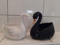 Schwäne Keramik Blumentopf 1 Schwan weiß und 1 Schwan schwarz Schleswig-Holstein - Trittau Vorschau