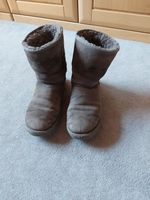 UGG Winterstiefel Stiefel Damenstiefel Wildlederstiefel Gr. 41 Nordrhein-Westfalen - Beverungen Vorschau