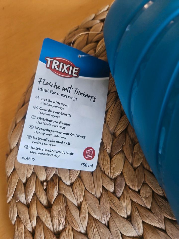 Trixie Flasche mit Trinknapf 0,75l Blau in Zuchau