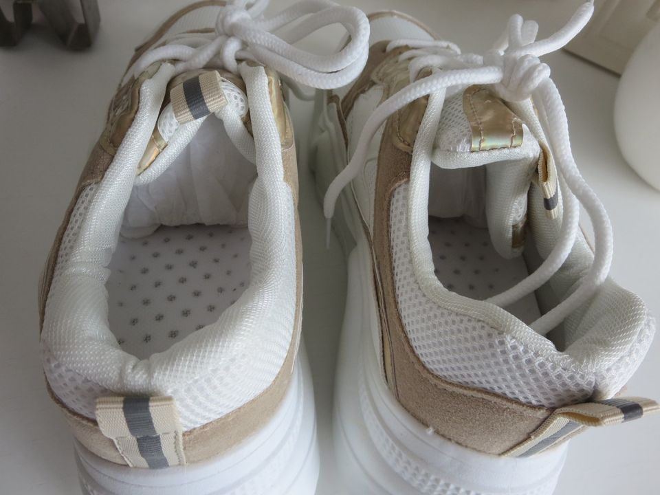 NEU SNEAKERS TURNSCHUHE  GR. 38 WEIß/BEIGE in Düsseldorf