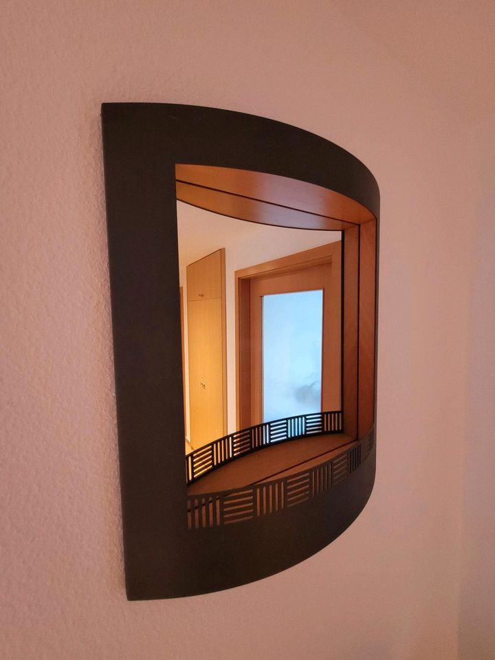 Hochwertiger Garderoben Schrank mit Spiegel in Langenargen