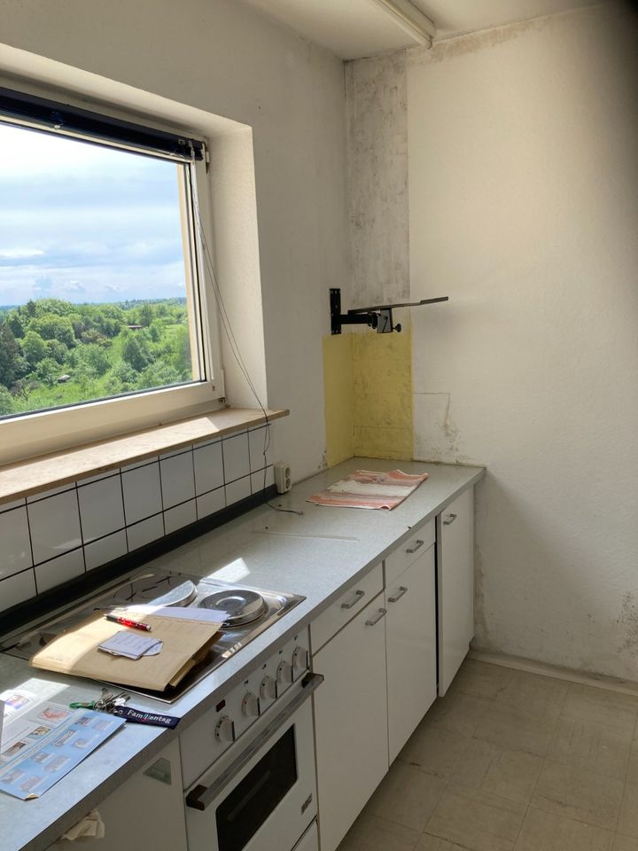 Die toll, funktionierende 2,5 Zimmer-Wohnung ... hoch oben, nahe den Wolken ...! in Markdorf