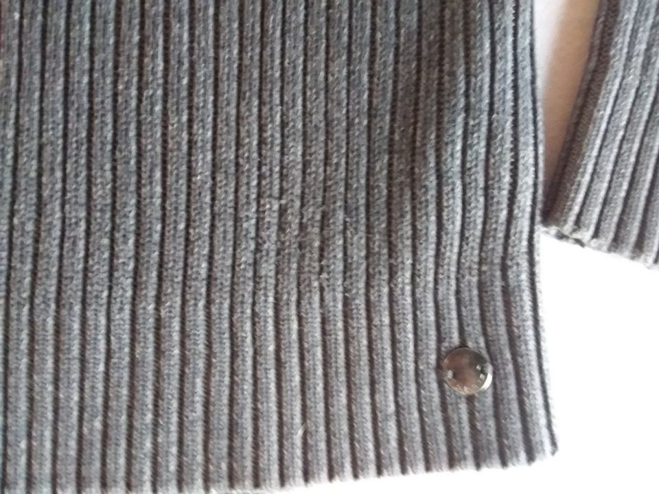 ESPRIT lässiger Jungen Patent Strickpullover in Größe 140/146 S in Grasbrunn