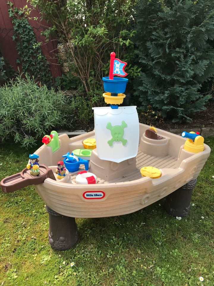 Little Tikes Wasserspieltisch Piratenschiff mit Zubehör in Aschaffenburg