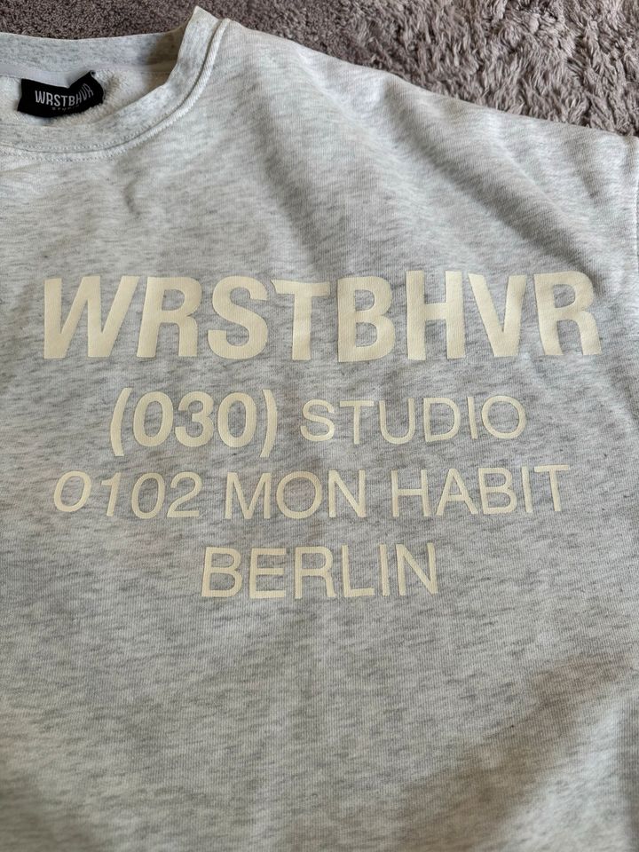 Worst Behavior T-Shirt in Berlin