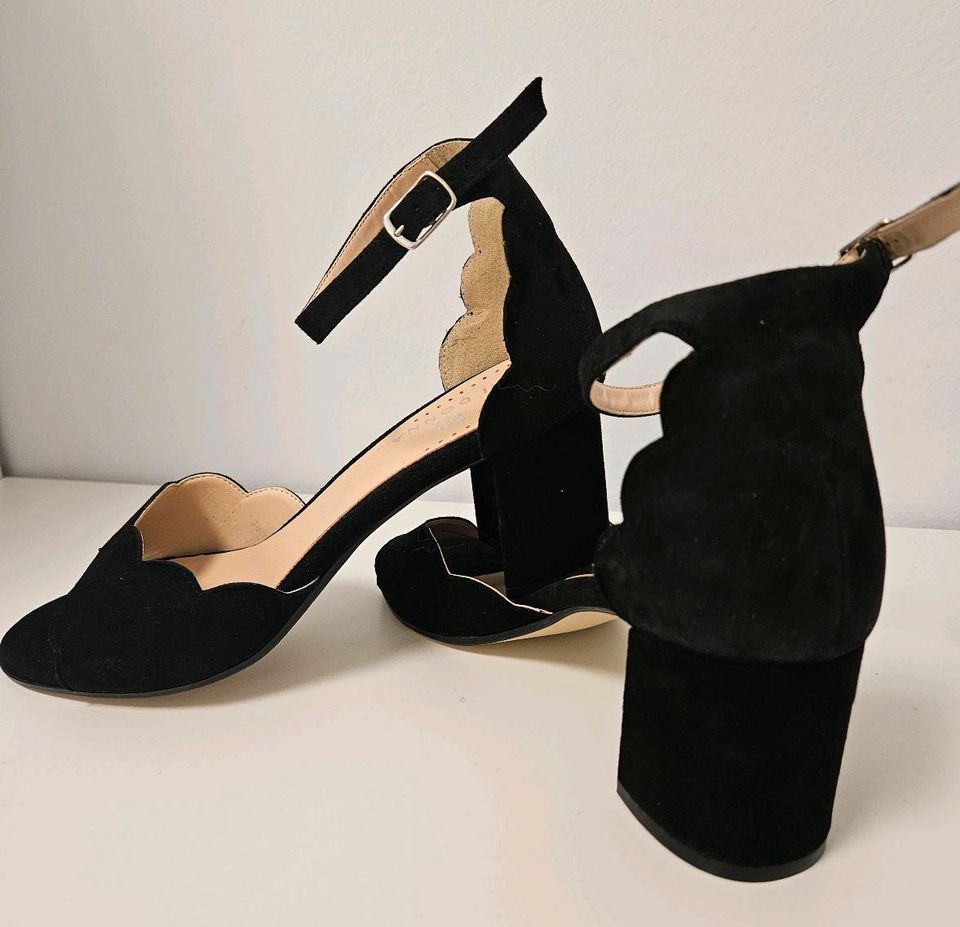 Damen Absatzschuhe in schwarz mit Riemchen, Gr. 39 in Ingolstadt