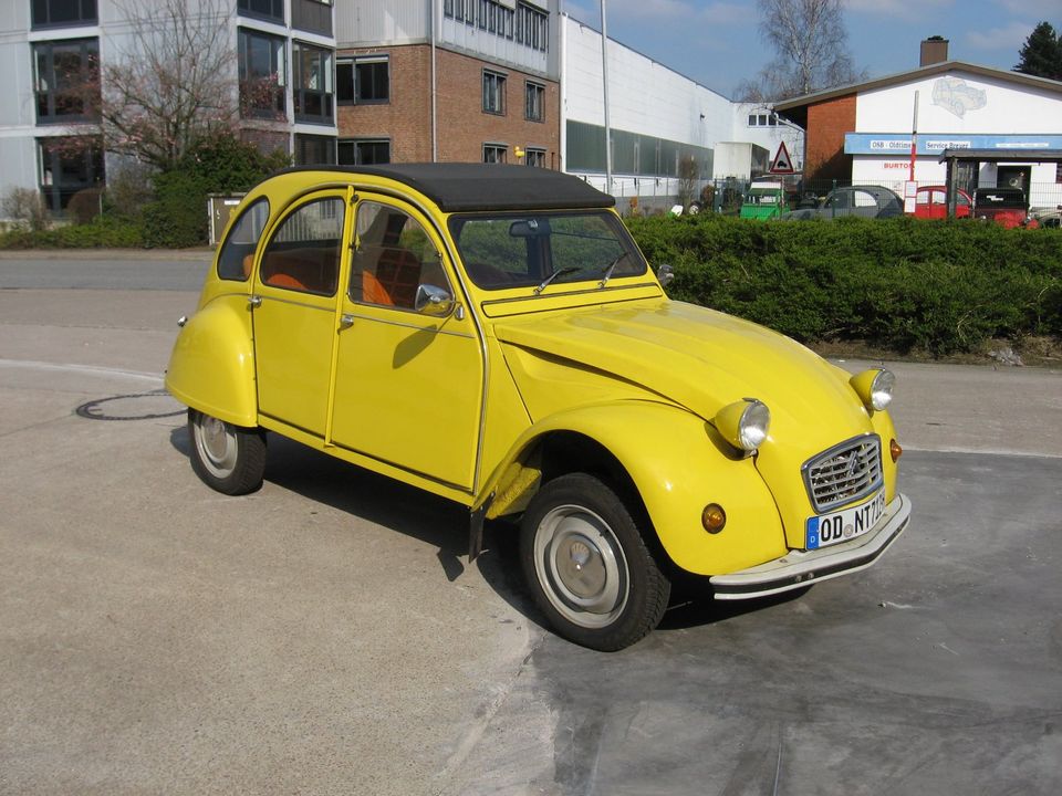 2CV 6 komplett restauriert in Barsbüttel