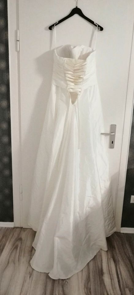 Brautkleid in Größe 40, von Amera Vera einmal Prinzessin in Wolfsburg