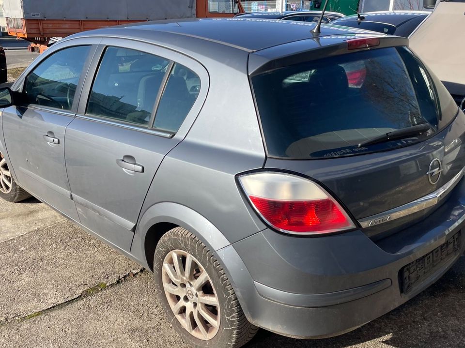 Opel Astra H Lim. Elegance in Eppelheim