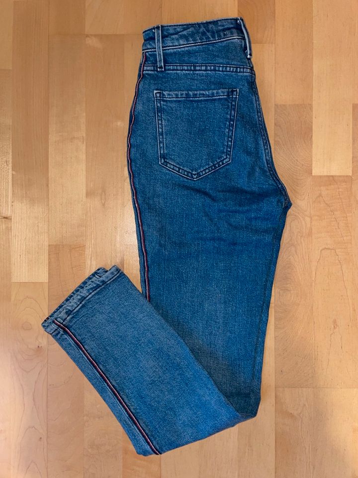 Jeanshose, blau, Hilfiger Denim, Riverpoint, Gr. W25 L30, XS in Velen