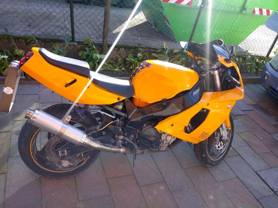 Yamaha YZF 750R in Rinteln