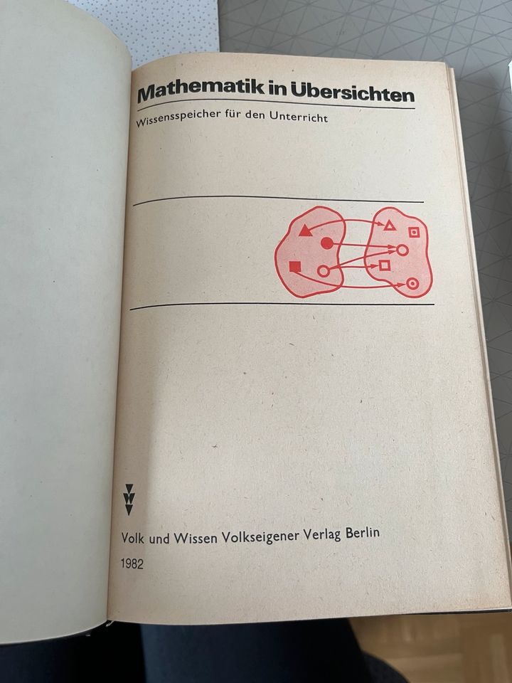 Mathematik in Übersichten - Lehrbuch in Dresden