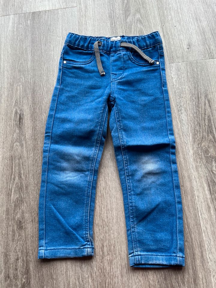 Jogginghosen/Jeans Gr. 104 in Neese