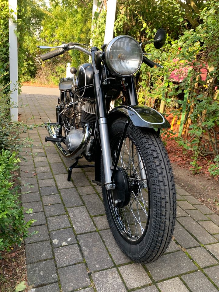 IZH / Isch 49 Oldtimer Motorrad (nahezu Baugleich DKW NZ 350) in Waltershausen