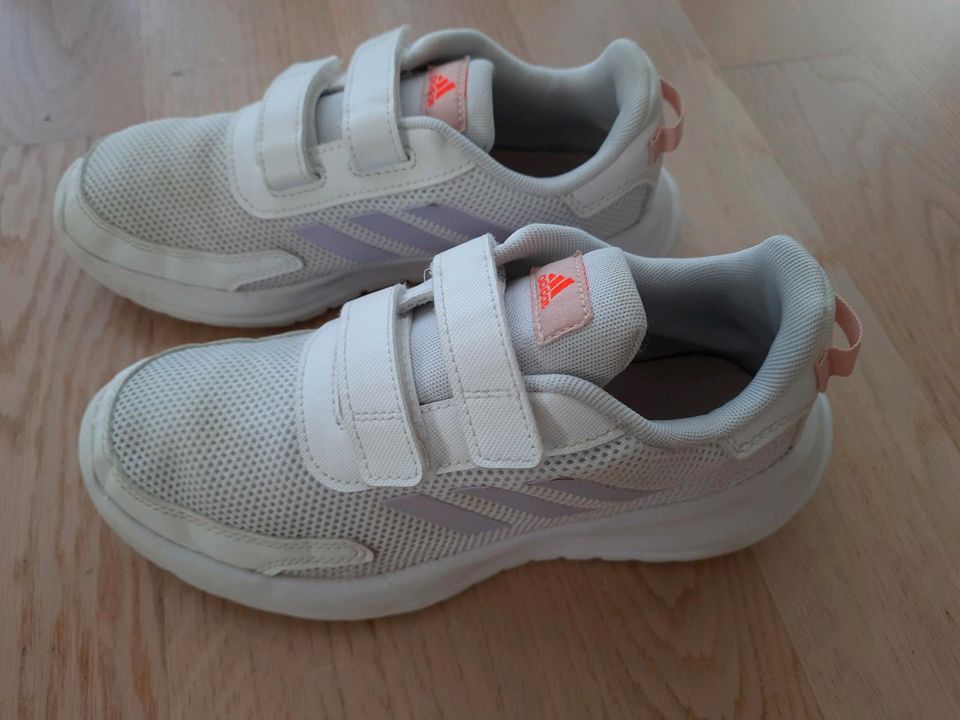 Sportschuhe von Adidas gr 35 Mädchen in Friedrichshafen