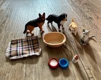 Schleich Set: 3 Hunde, Katze, Korb,Decke,Futternäpfe,Milchflasche Nordrhein-Westfalen - Gladbeck Vorschau